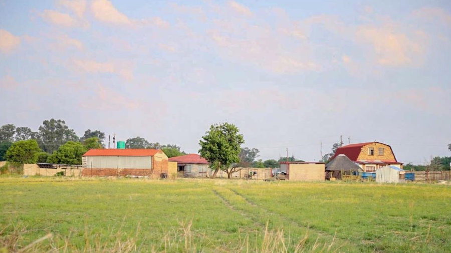 6 Bedroom Property for Sale in Koppies Rural Free State